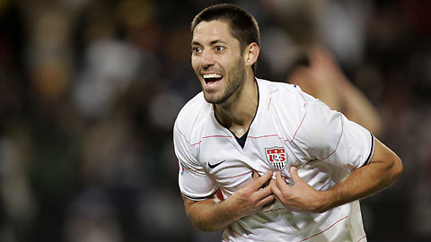 Clint Dempsey scored a last-gasp equaliser for Tottenham against Manchester United