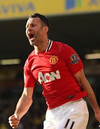 Ryan Giggs, Manchester United Legend Signs new contract